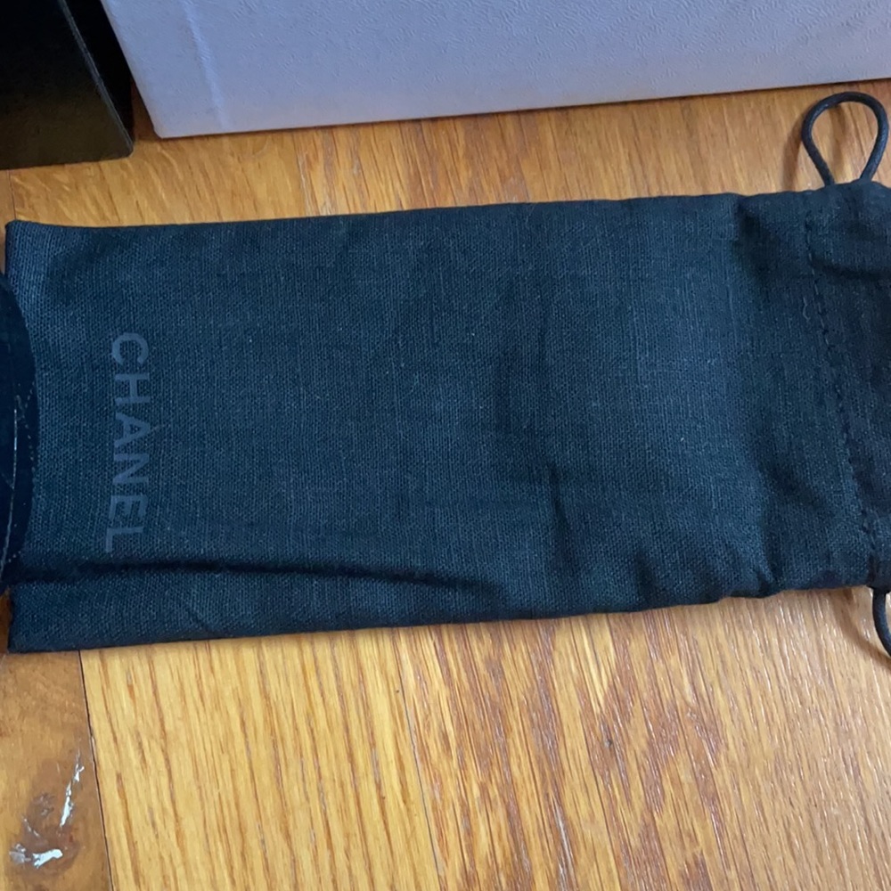 100% authentic Chanel sunglasses case - Picture 4 of 6